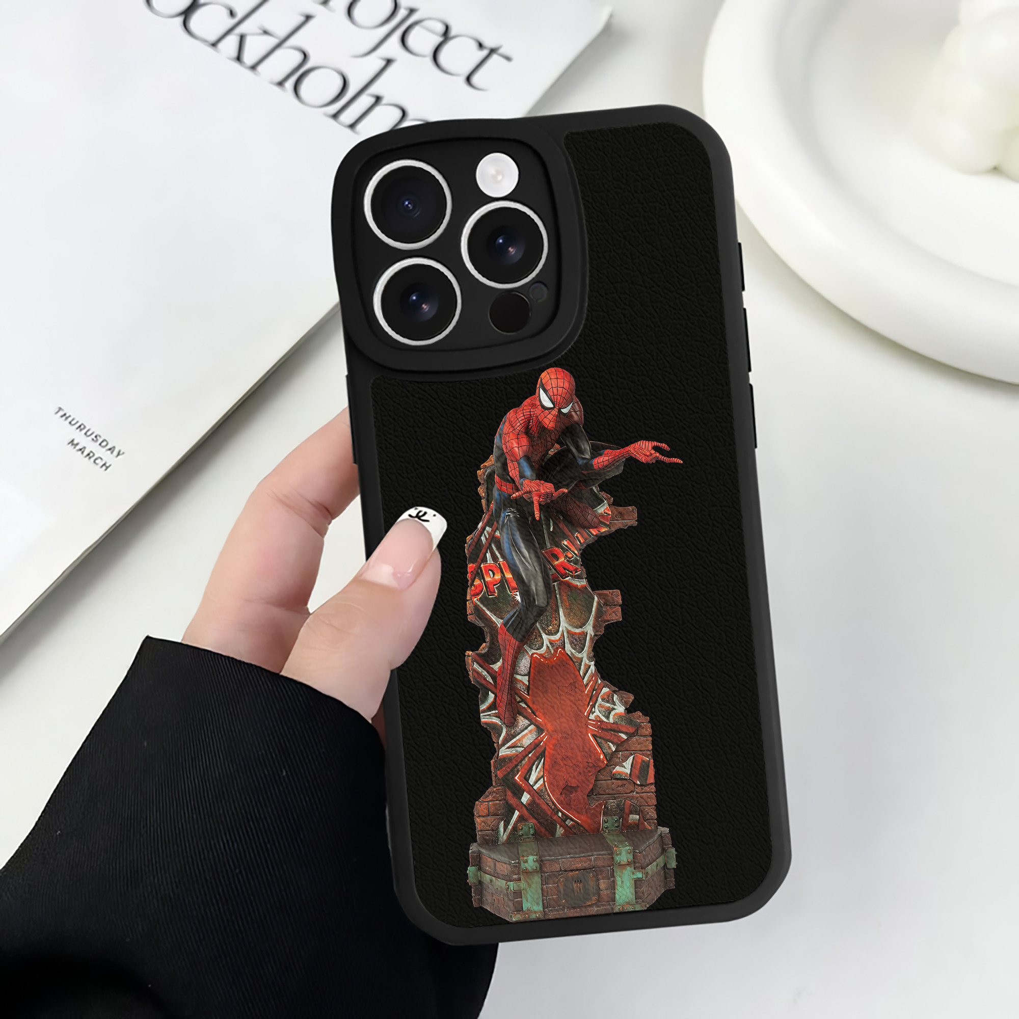 （画像用） Spider Man スパイダーマン 【iPhone 16シリーズ対応】シリコンスマホケース（レザー調） 材質：シリコン